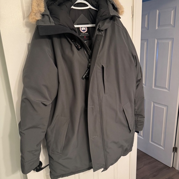 Men’s Canada Goose Chateau Jacket - Picture 5 of 9